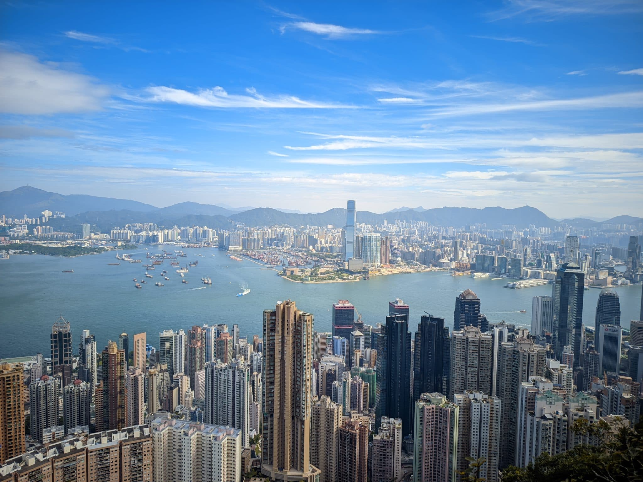 香港维多利亚港与城市天际线